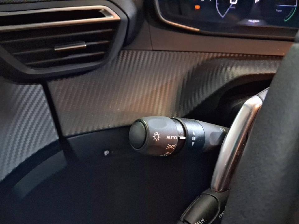 Peugeot 208 Allure HYBRID 100 eDCS6