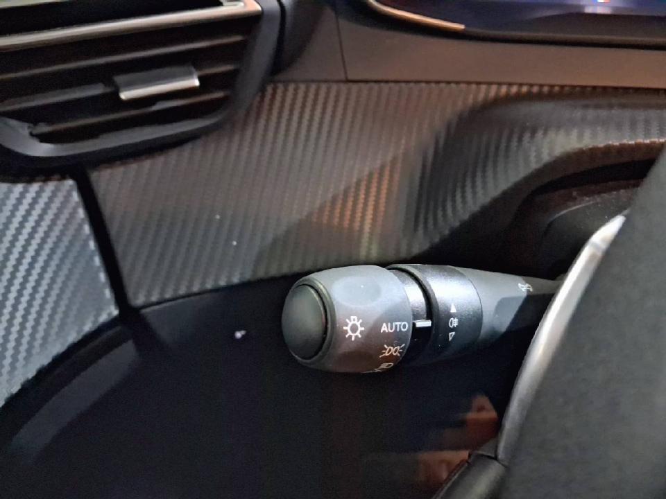 Peugeot 208 Allure HYBRID 100 eDCS6