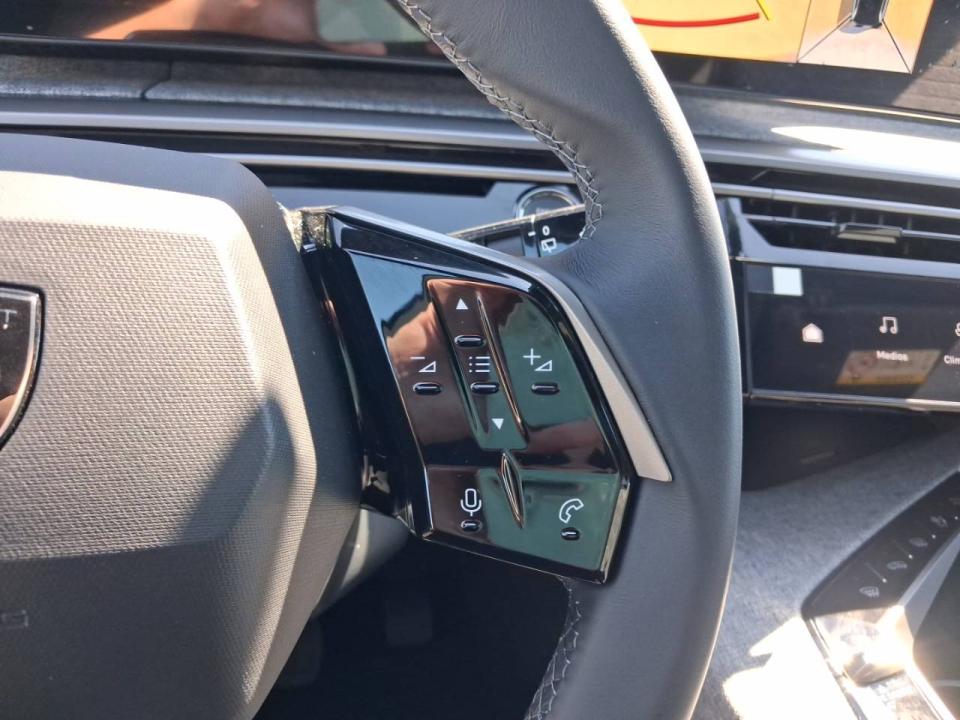 Peugeot 5008 Plug-in Hybrid 1.6 143KW Allure e-DCS7