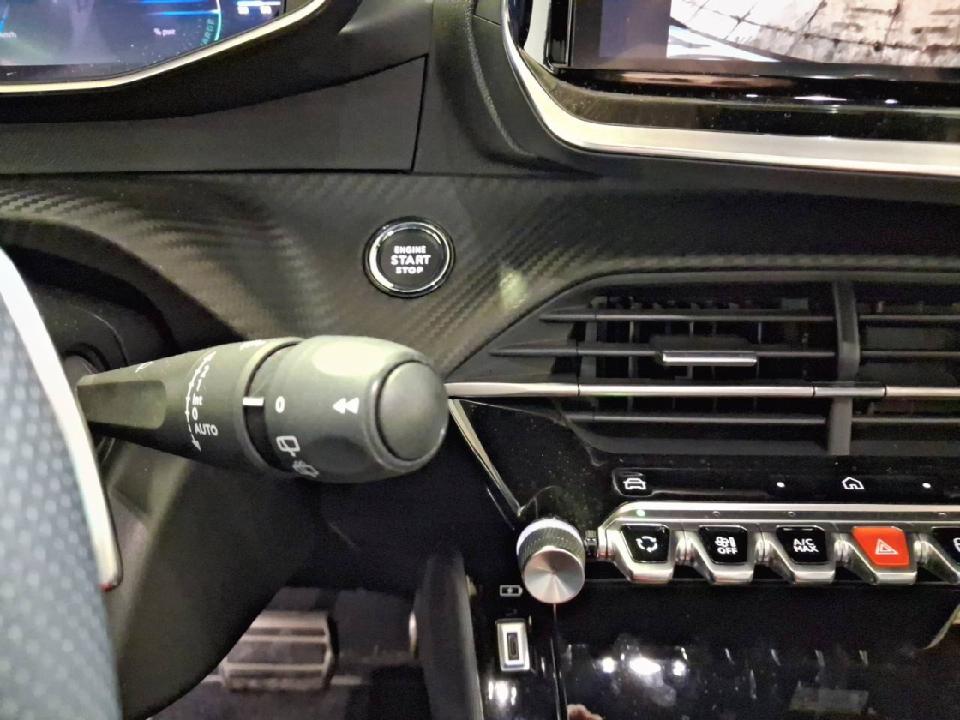 Peugeot 208 GT HYBRID 136 eDCS6