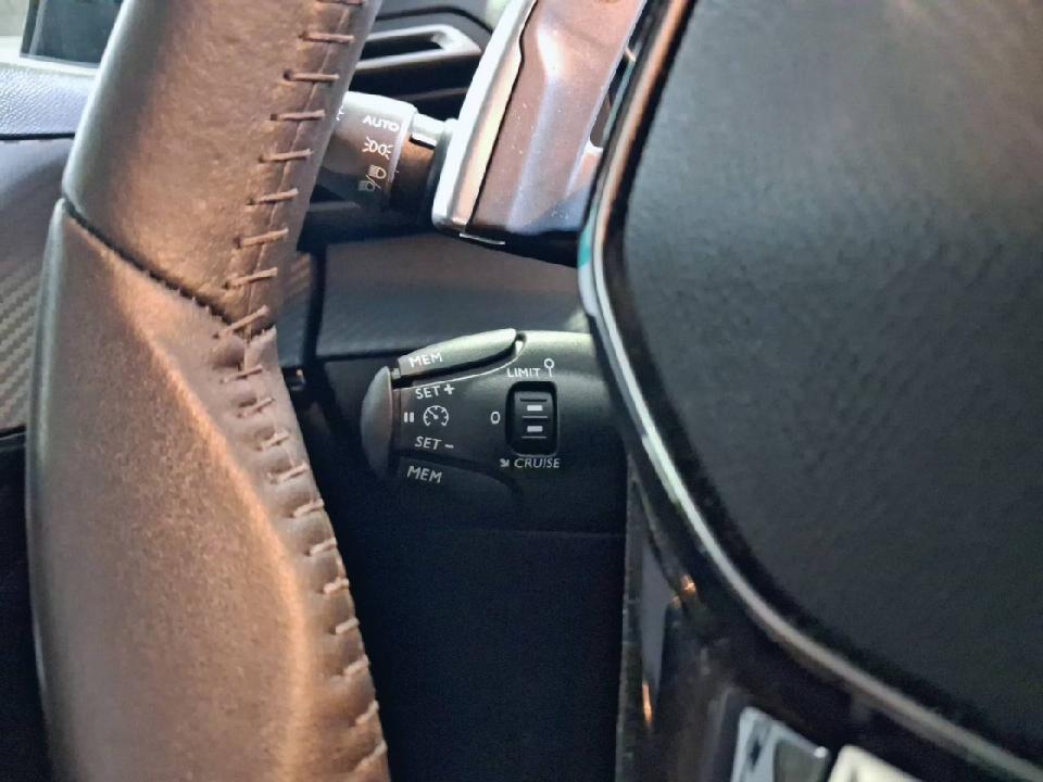 Peugeot 208 Style HYBRID 110 eDCS6