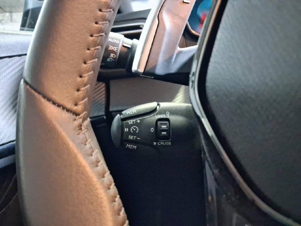Peugeot 208 Active HYBRID 100 eDCS6