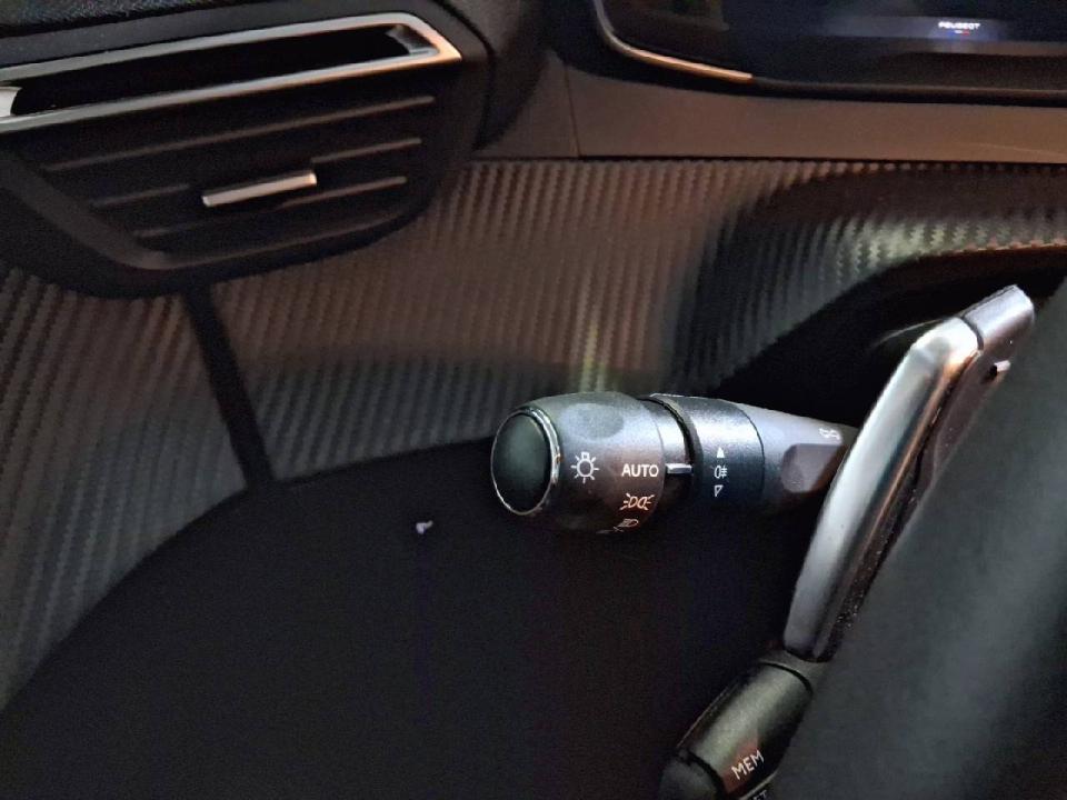 Peugeot 208 Allure HYBRID 100 eDCS6