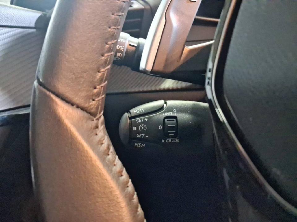 Peugeot 208 Allure HYBRID 100 eDCS6