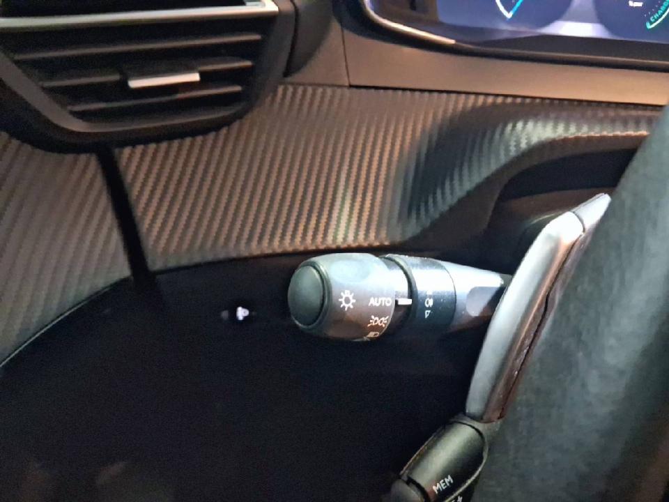 Peugeot 208 Allure HYBRID 100 eDCS6