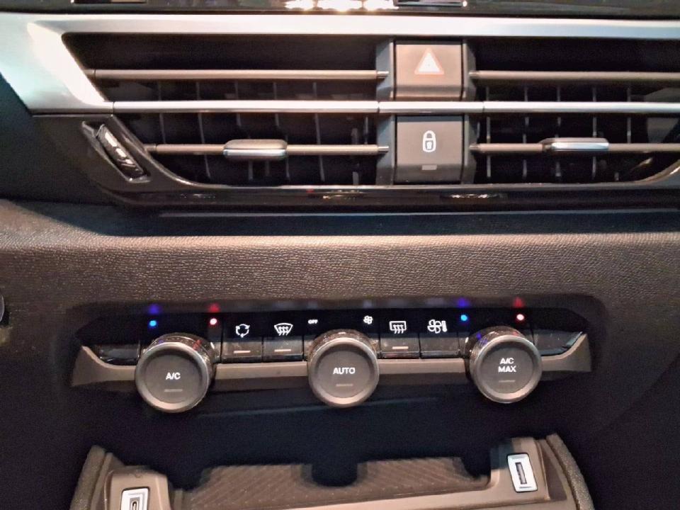 Citroen C4 Hybrid 136 e-DCS6 Plus
