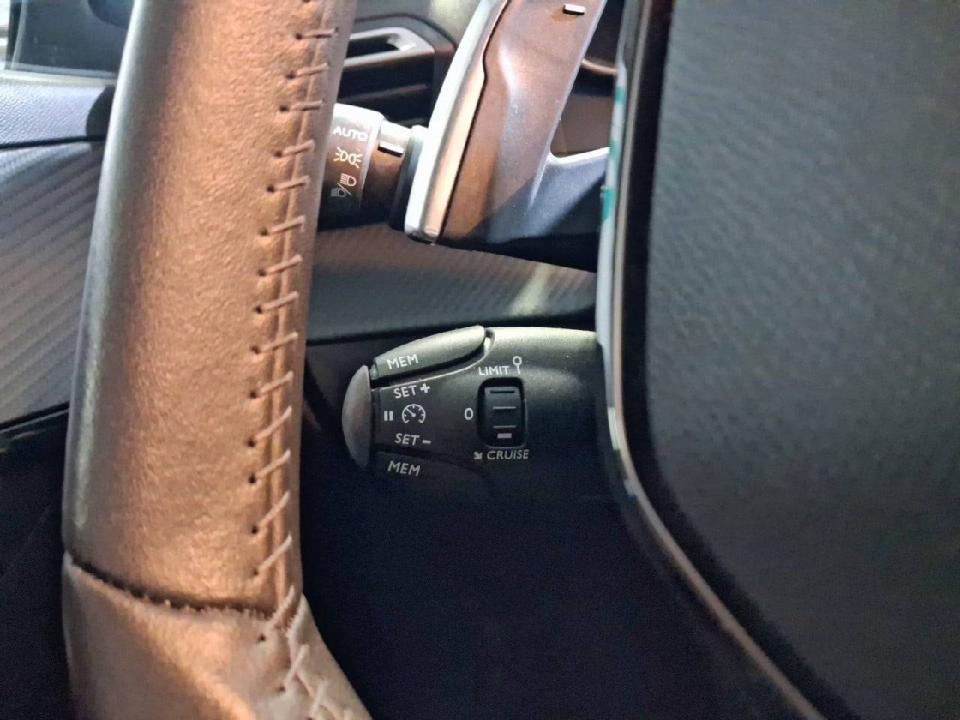 Peugeot 208 Allure HYBRID 110 eDCS6