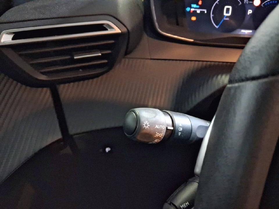 Peugeot 208 Allure HYBRID 110 eDCS6