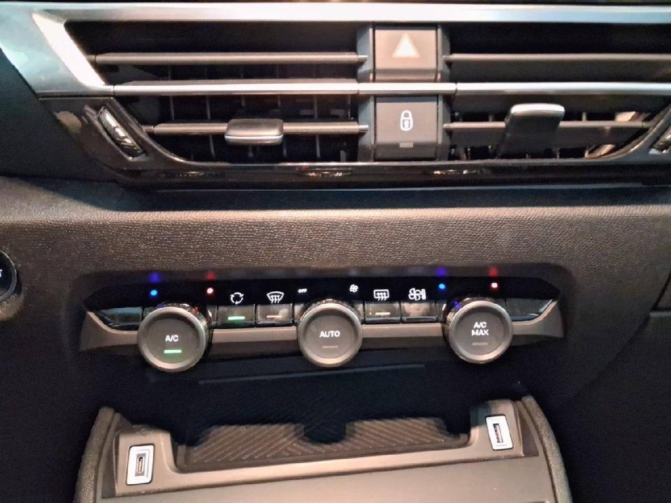Citroen C4 Hybrid 136 e-DCS6 Plus