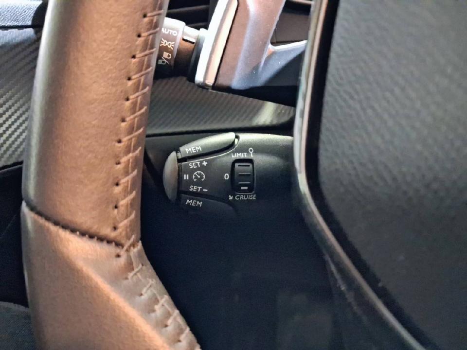 Peugeot 208 Allure HYBRID 110 eDCS6