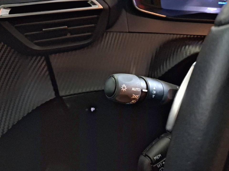 Peugeot 208 Allure HYBRID 110 eDCS6