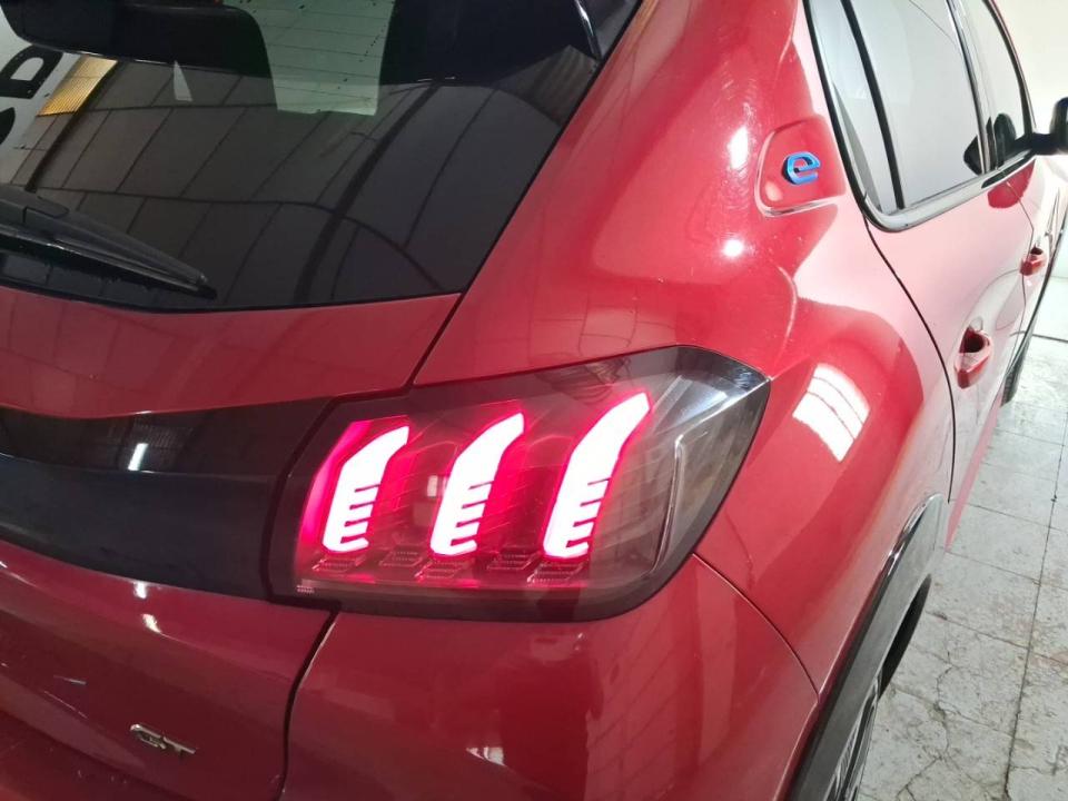 Peugeot e-208 Eléctrico GT