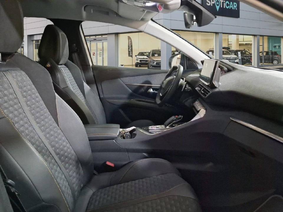 Peugeot 3008 Hybrid 300 e-EAT8 Roadtrip