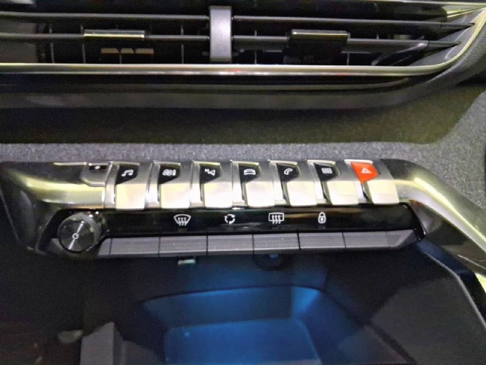 Peugeot 3008 Hybrid 300 e-EAT8 Roadtrip
