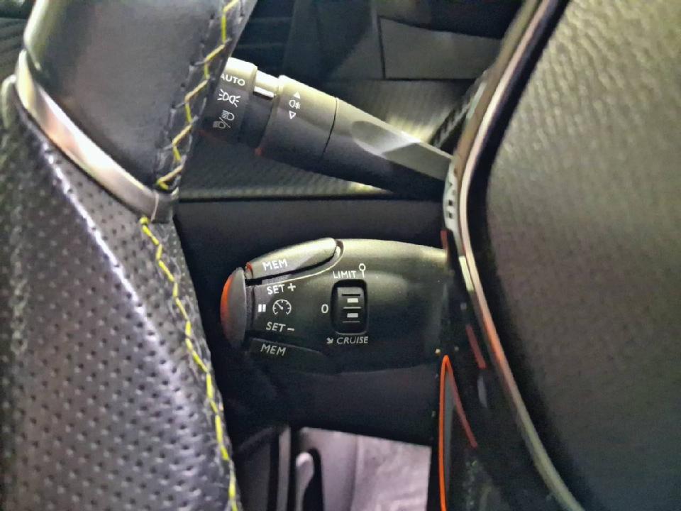 Peugeot e-2008 Eléctrico GT 136 (100kW)
