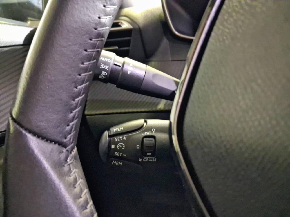 Peugeot 2008 Allure Gasolina 100 S&S 6 Vel. MAN
