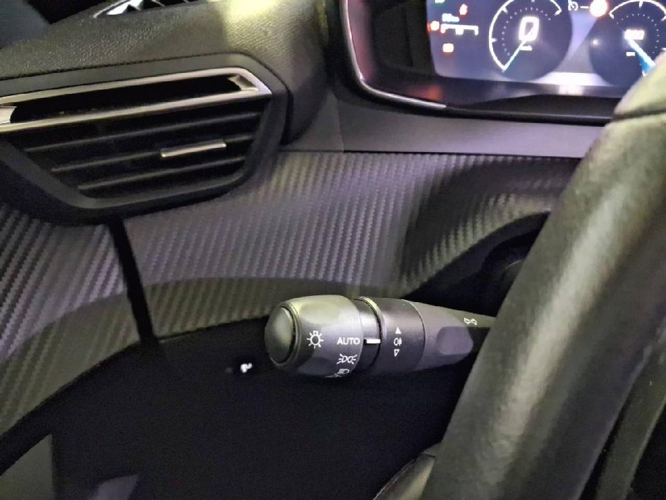 Peugeot 2008 Allure Gasolina 100 S&S 6 Vel. MAN