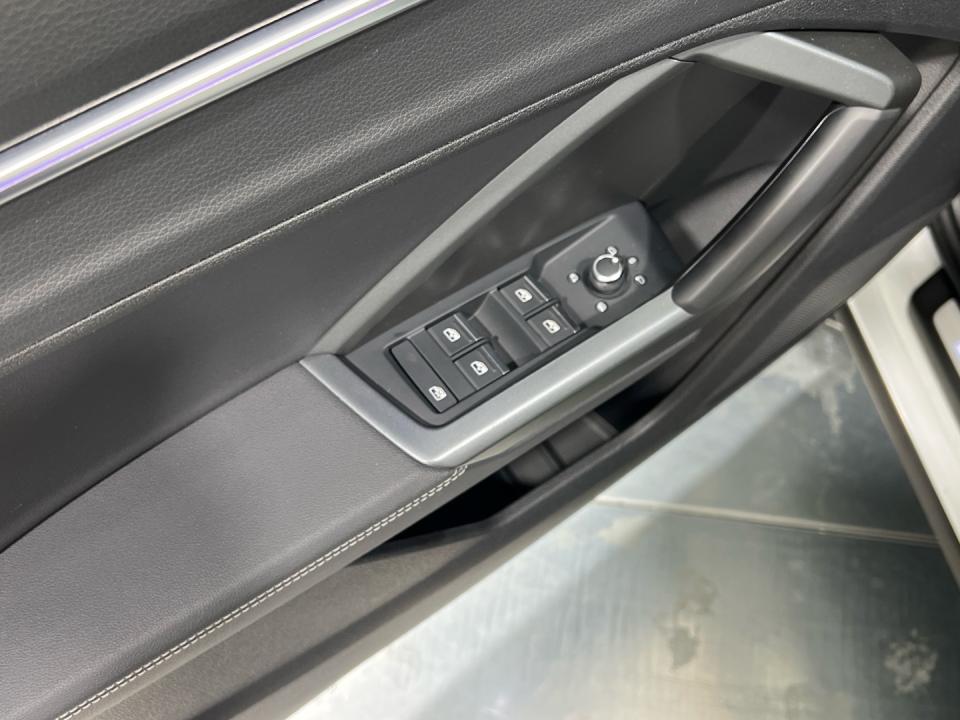 imagen swiper vehículo 16