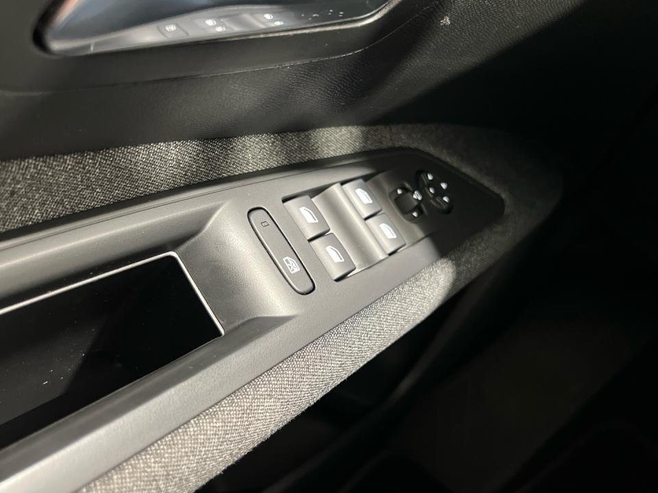 Peugeot 3008 1.2 PURETECH 96KW S&S ALLURE AUTO 130 5P