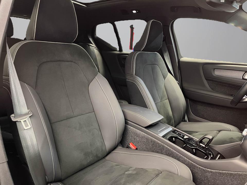 Volvo XC40 2.0 B4 G Ultimate Dark Auto