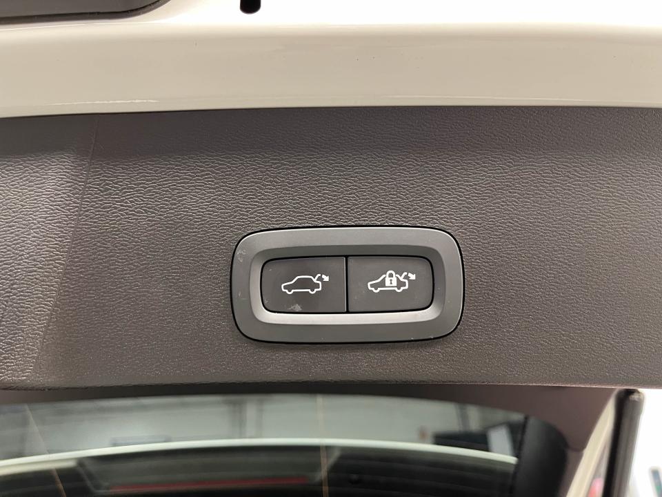 Volvo XC40 2.0 B4 G Ultimate Dark Auto