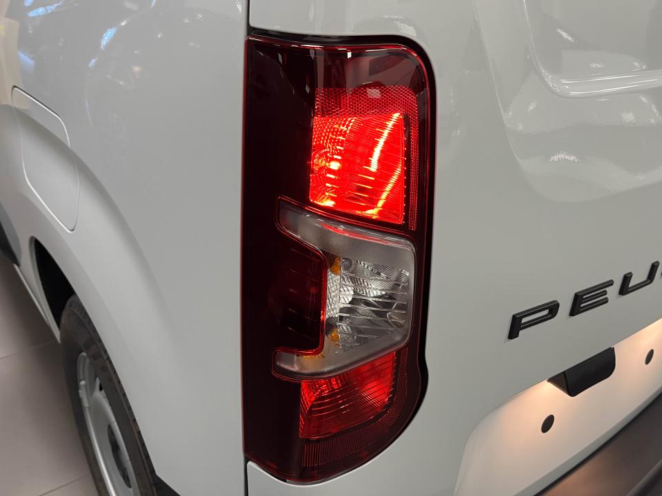 Peugeot e-Partner Standard  800kg eléctrico 100 Kw (136 Cv)   