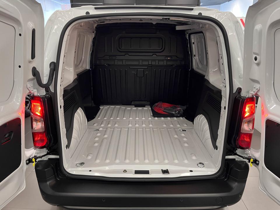 Peugeot e-Partner Standard  800kg eléctrico 100 Kw (136 Cv)   