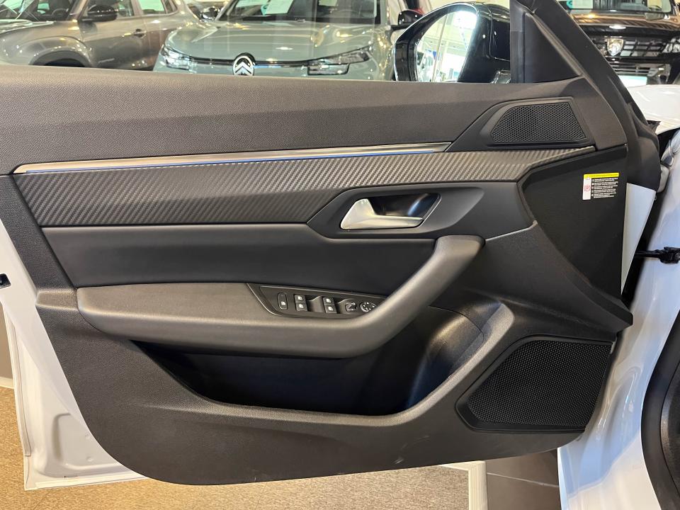 Peugeot 508 5P Allure BlueHDi 130 S&S EAT8