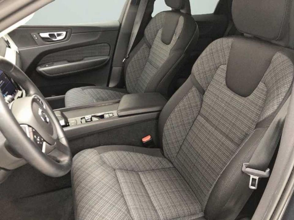 Volvo XC60 2.0 B4 D Momentum Auto
