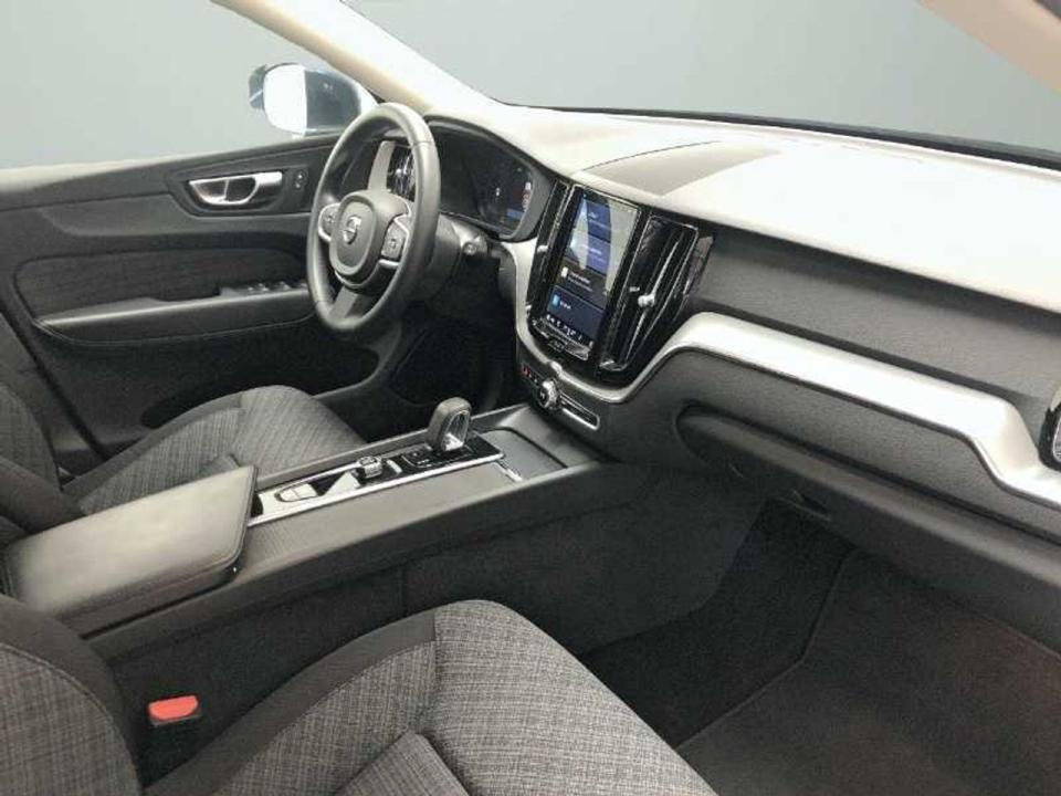 Volvo XC60 2.0 B4 D Momentum Auto
