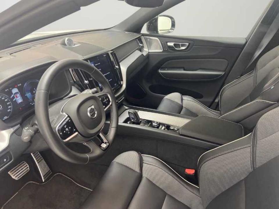 Volvo XC60 2.0 T8 AWD R-Design Auto