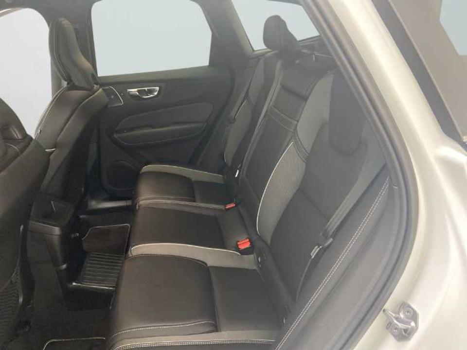 Volvo XC60 2.0 T8 AWD R-Design Auto