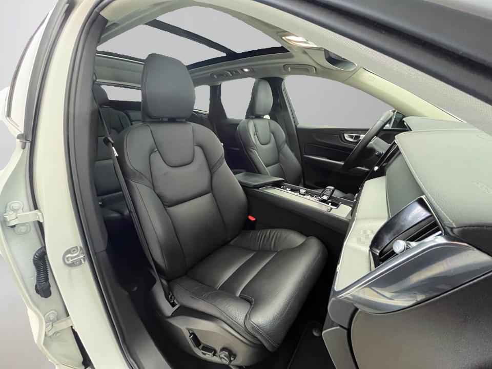 Volvo XC60 2.0 T6 AWD Recharge Ultra Dark Auto
