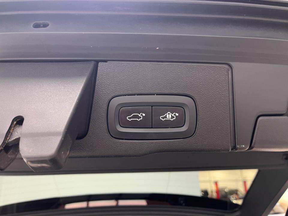 Volvo XC60 2.0 T6 AWD Recharge Ultra Dark Auto