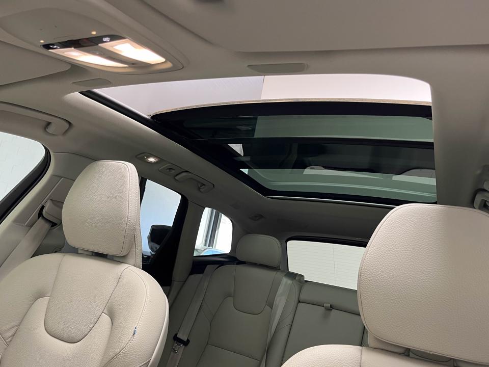 Volvo XC60 2.0 T6 AWD Recharge Ultra Dark Auto