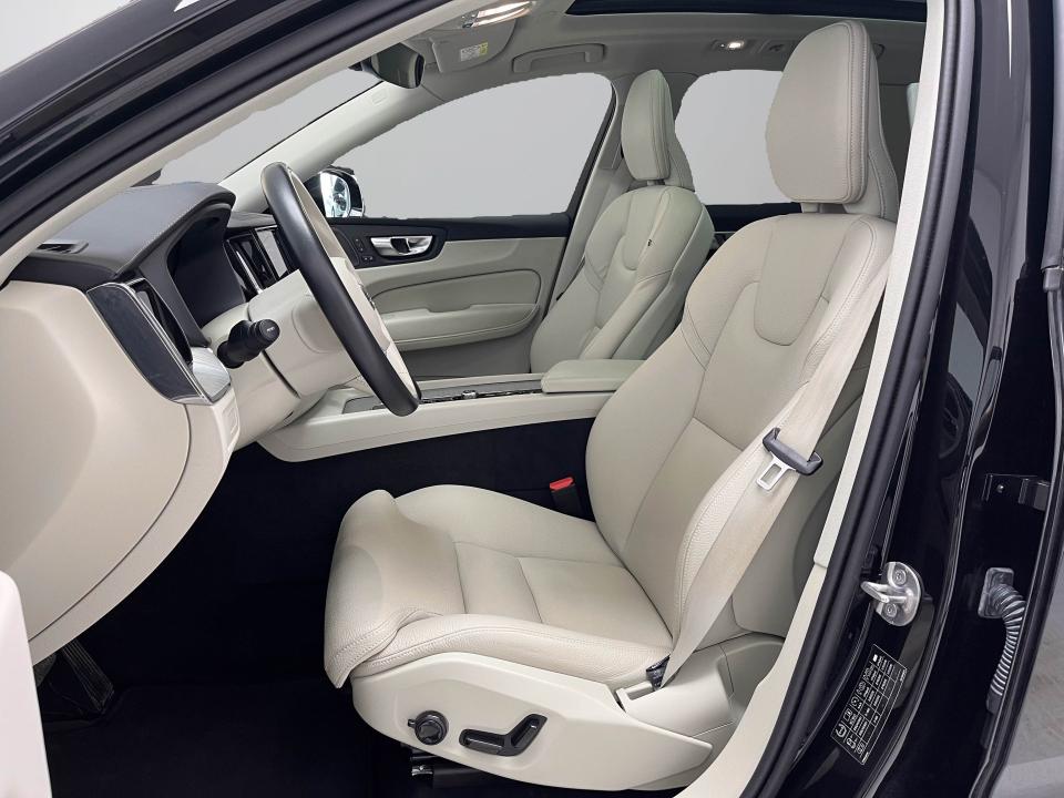 Volvo XC60 2.0 T6 AWD Recharge Ultra Dark Auto