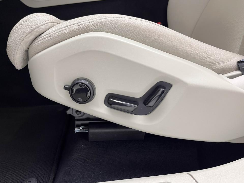 Volvo XC60 2.0 T6 AWD Recharge Ultra Dark Auto