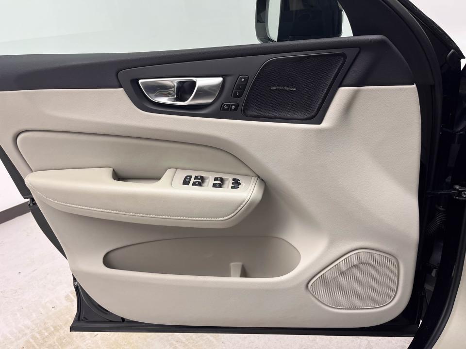 Volvo XC60 2.0 T6 AWD Recharge Ultra Dark Auto