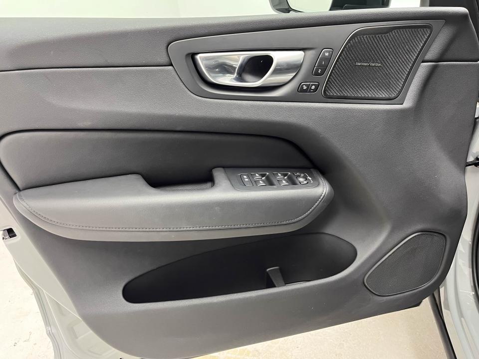 Volvo XC60 2.0 T6 AWD Recharge Ultra Dark Auto