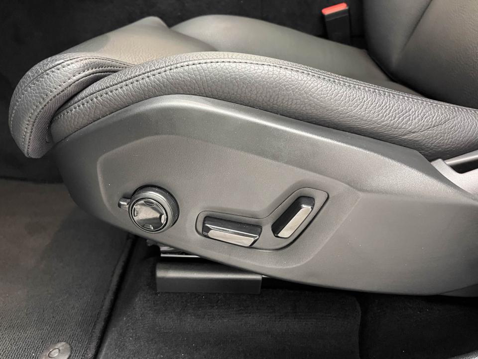 Volvo XC60 2.0 T6 AWD Recharge Ultra Dark Auto
