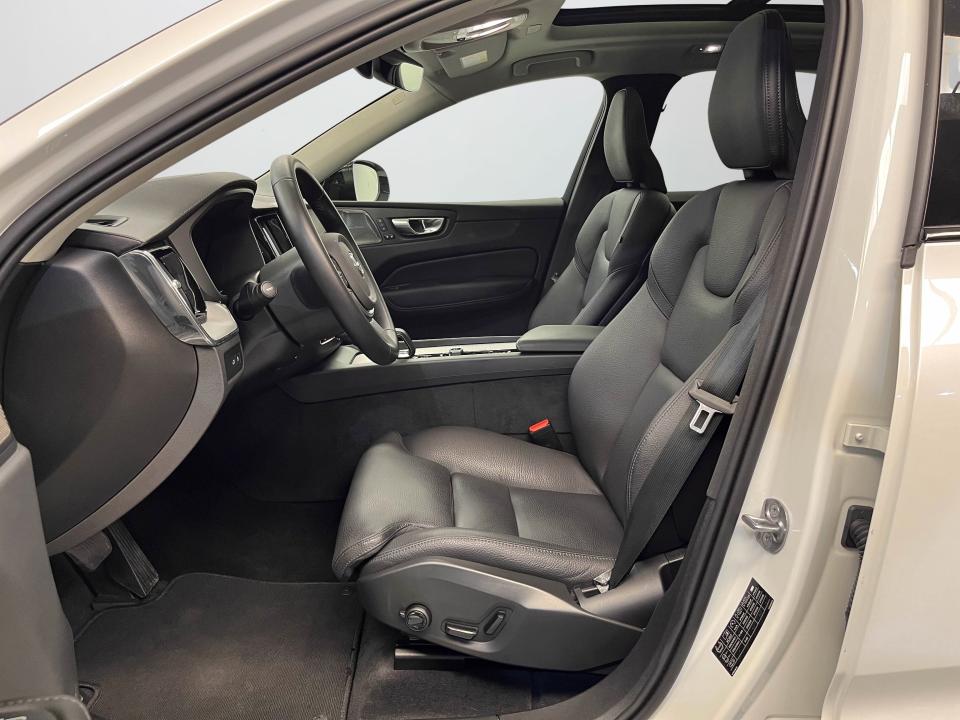 Volvo XC60 2.0 T6 AWD Recharge Ultra Dark Auto
