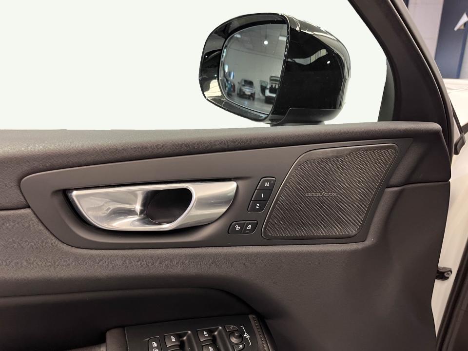 Volvo XC60 2.0 T6 AWD Recharge Ultra Dark Auto