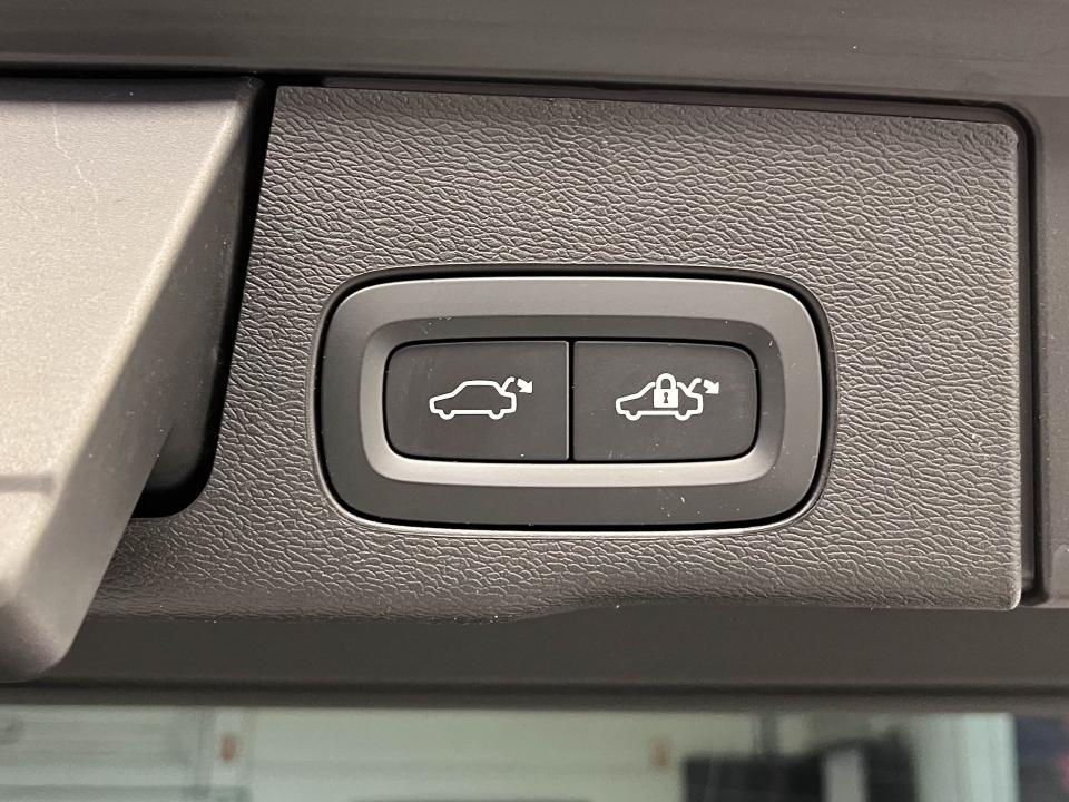 Volvo XC60 2.0 T6 AWD Recharge Ultra Dark Auto