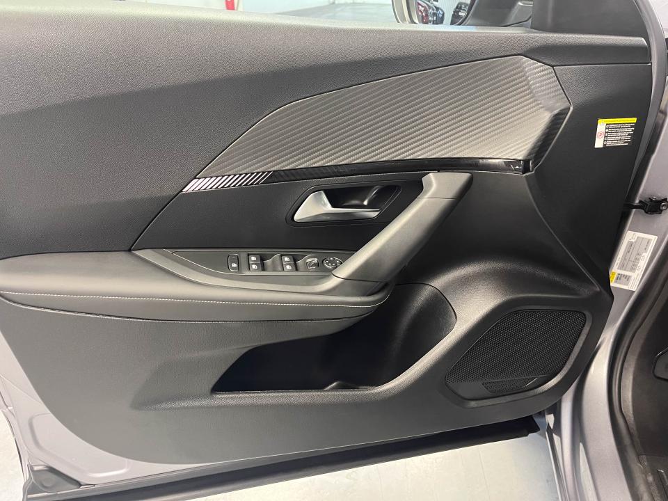 Peugeot 2008 Allure Pack Gasolina 130 S&S EAT8