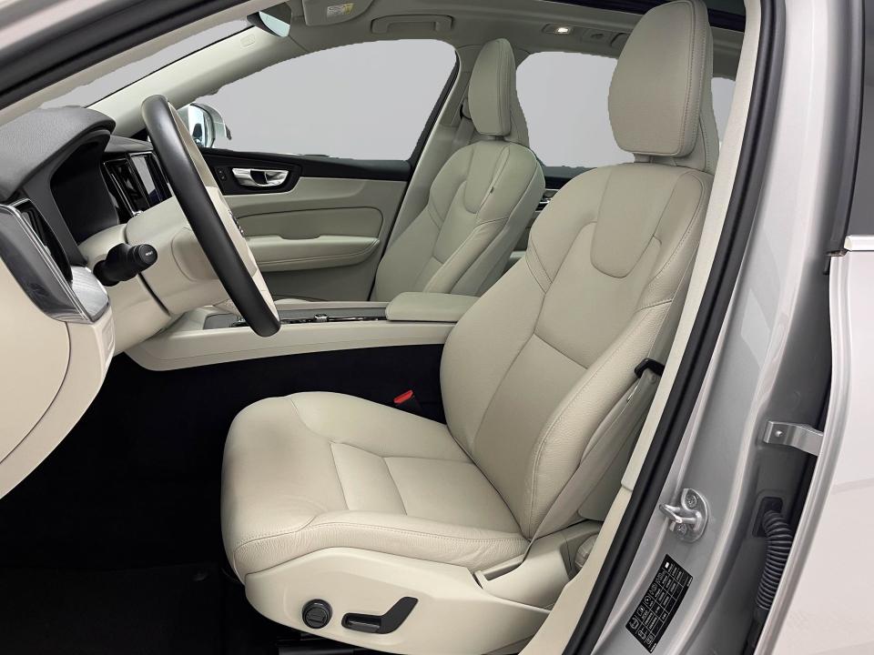 Volvo XC60 2.0 T6 AWD Recharge Core Auto
