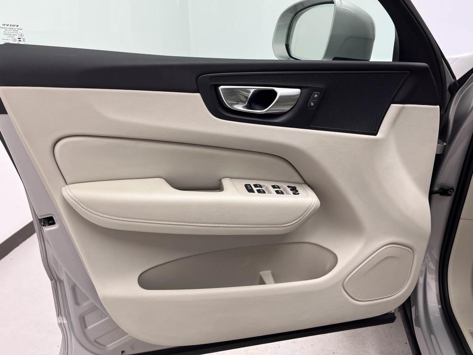Volvo XC60 2.0 T6 AWD Recharge Core Auto