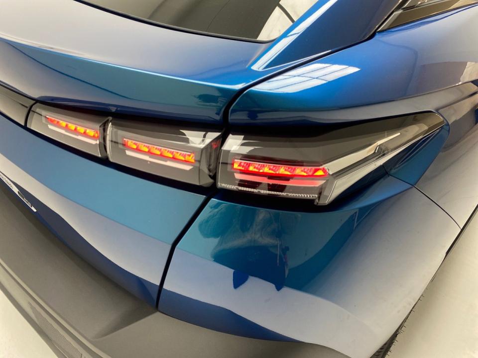 Peugeot 408 408 Allure HYBRID 145 eDCS6