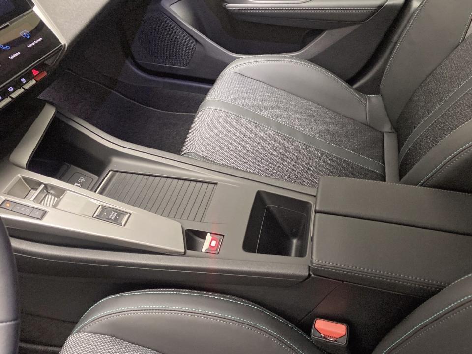 Peugeot 408 408 Allure HYBRID 145 eDCS6