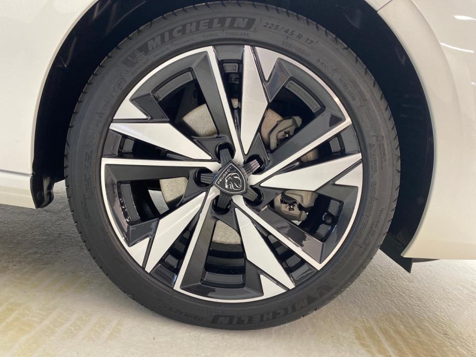 Peugeot 308 5P Allure BlueHDi 130 S&S EAT8