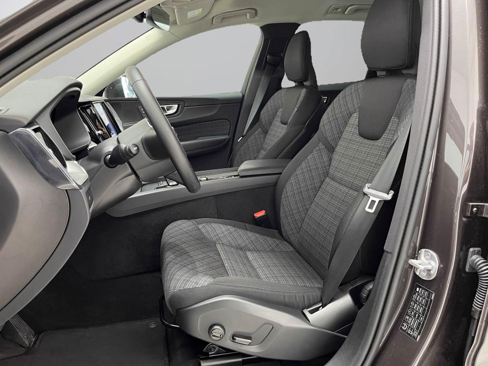 Volvo XC60 2.0 B5 G AWD Core Auto